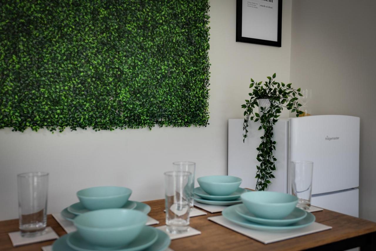 Spacious Three Bedroom House - Free Parking & Wifi Chelmsford Buitenkant foto